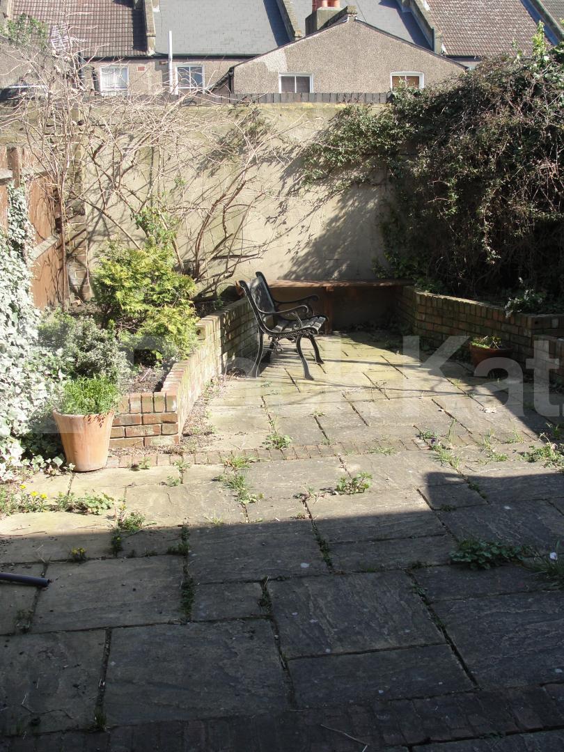 			UNDER OFFER, 3 Bedroom, 1 bath, 1 reception Mews House			 Greenland Mews, Surrey Quays